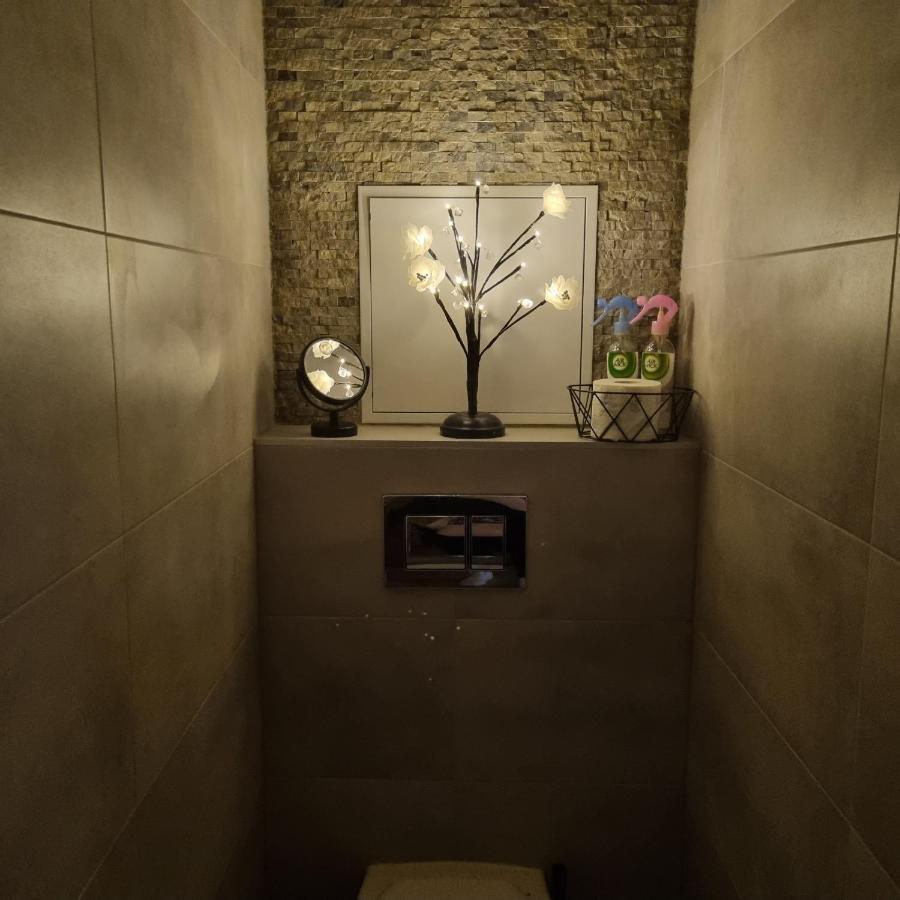 Apartment 10 *